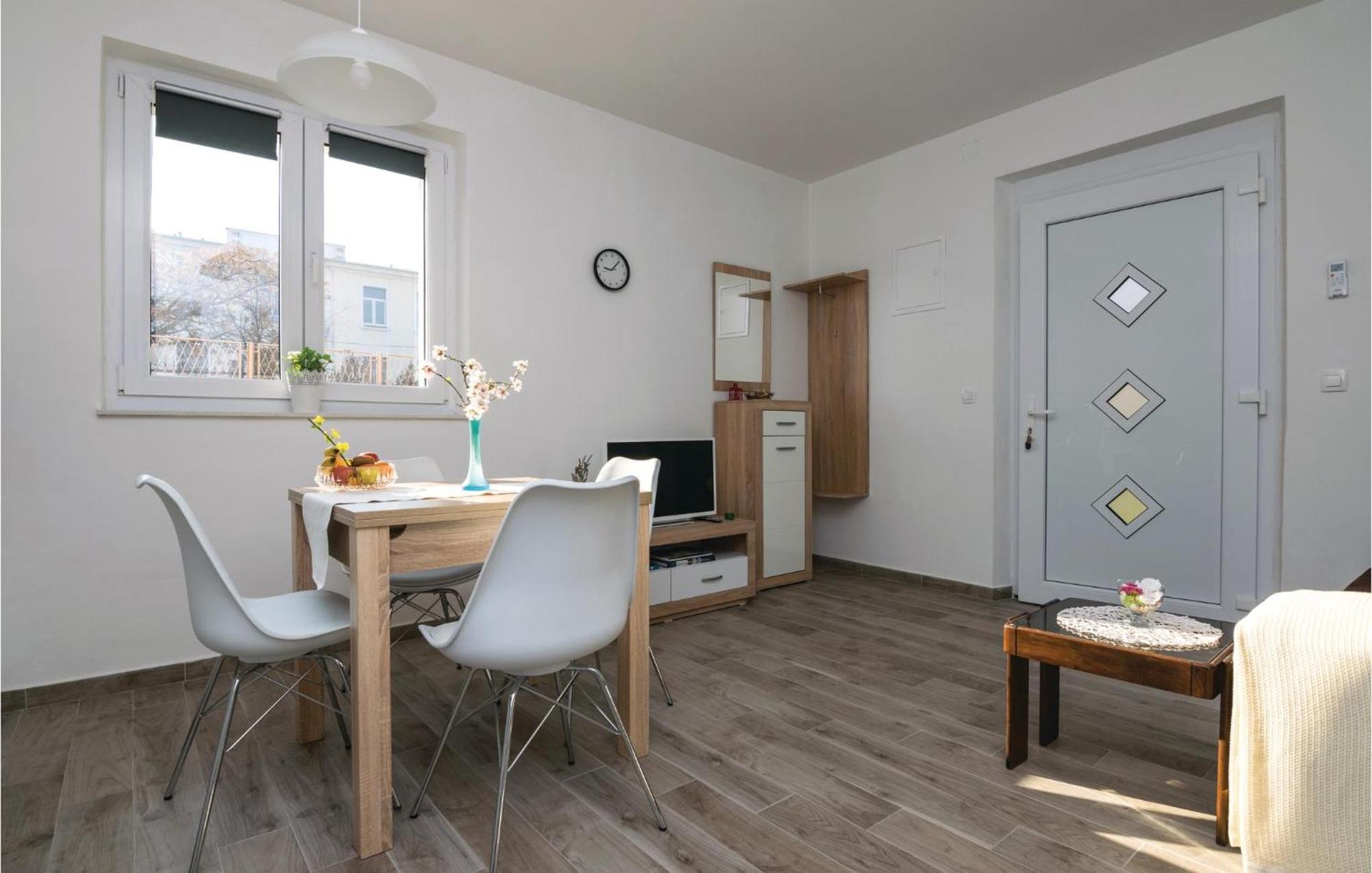 1 Bedroom Gorgeous Apartment In Zadar Exteriör bild
